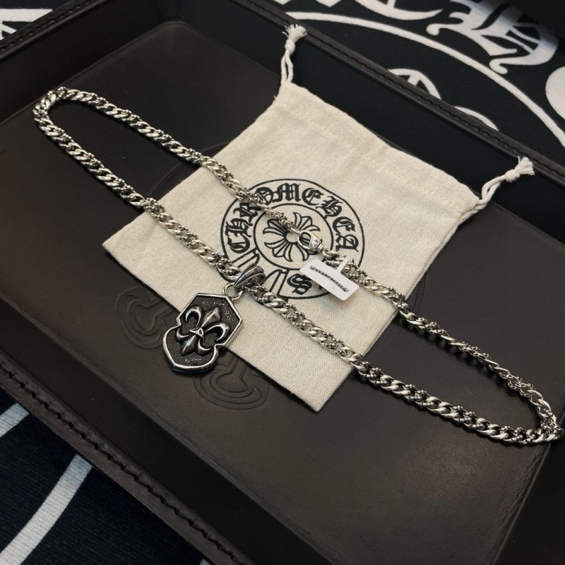 Ch*0me He**ts necklaces